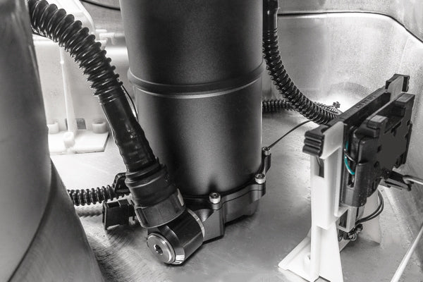 Depósito Anti-Oleaje con Soporte Bomba para Audi R8/Huracan/Gallardo LP (Sin Bomba) Radium Engineering - Imagen 6