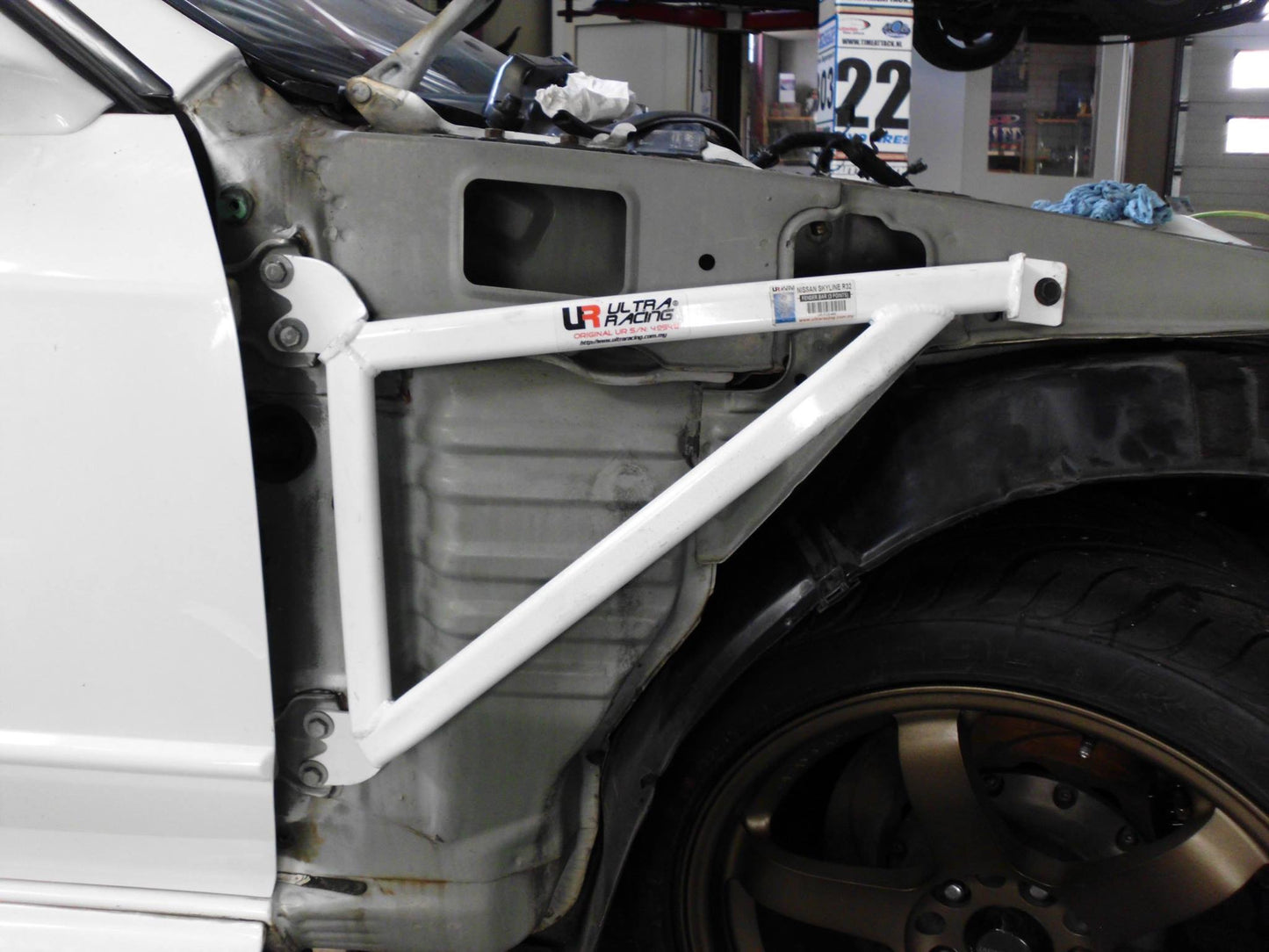 Soportes de Aleta Ultra Racing para Nissan Skyline R32 GTR