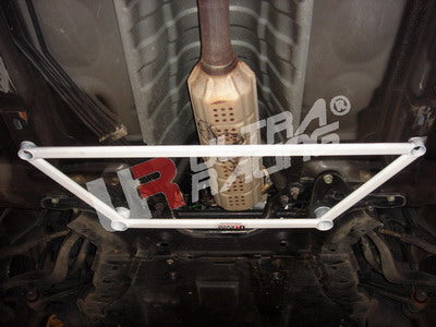 Barra Refuerzo Inferior Delantera Ultra Racing para Mazda 6 GG 03-08