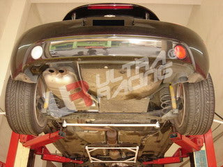 Barra Refuerzo Inferior Delantera 324 Ultra Racing para VW New Beetle