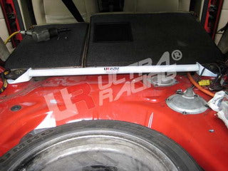 Barra de Torretas Trasera Superior Ultra Racing para Volvo 850 Turbo 4D / C70 91-05