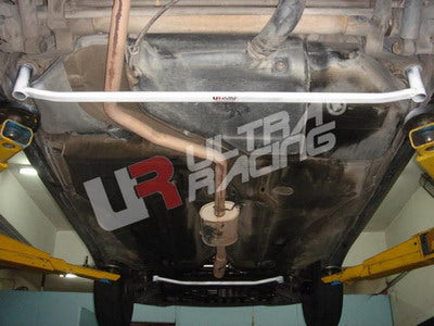 Barra Inferior Trasera Ultra Racing para Peugeot 405