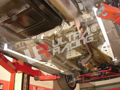Barras de Refuerzo Inferiores Ultra Racing Honda Civic 01-05 2/4D