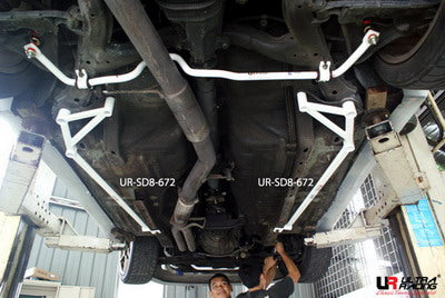 Barras Laterales/Inferiores Ultra Racing para Nissan S13 89-94