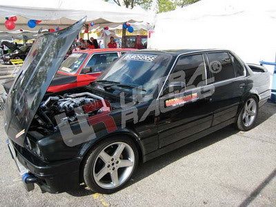 Barra de Torretas Delantera Superior Maciza Ultra Racing para BMW Serie 3 E30