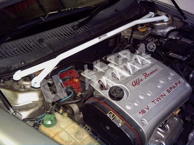 Barra de Torretas Delantera Superior Ultra Racing para Alfa Romeo 156