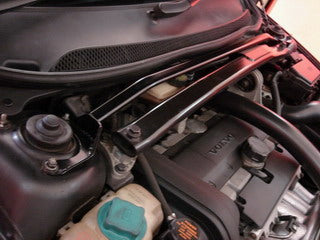 Barra de Torretas Delantera Superior Ultra Racing para Volvo S60/S60R/V70