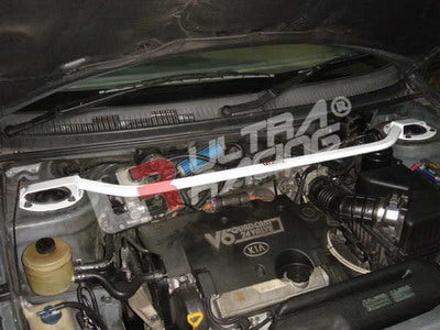 Barra de Torretas Superior Delantera Ultra Racing para Kia Carnival 98-05