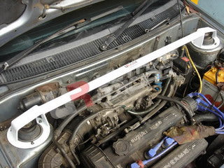 Barra de Torretas Superior Delantera Ultra Racing para Suzuki Swift 89-94