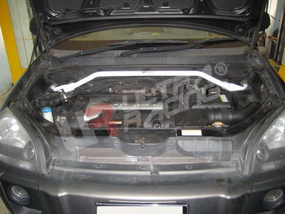 Barra de Torretas Superior Delantera Ultra Racing para Hyundai Tucson 05-09