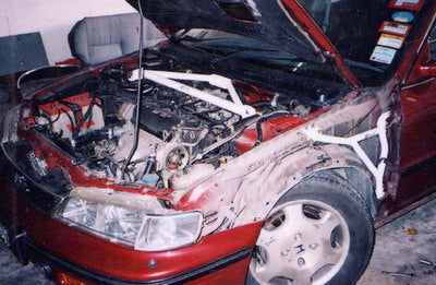 Barra de Torretas Superior Delantera Ultra Racing para Honda Accord 94-97 2D