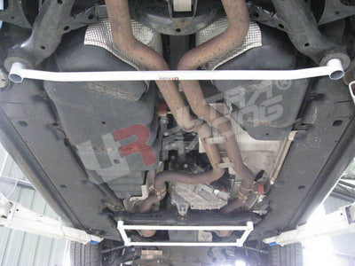 Barra Inferior Trasera Ultra Racing para Porsche Cayenne 955 4.5 / 958 3.0