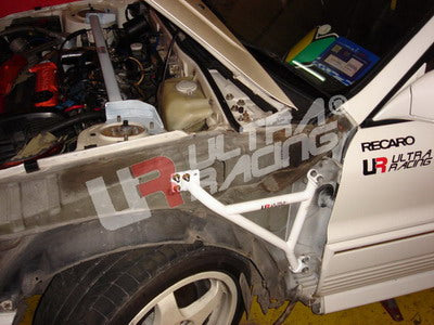 Soportes de Aleta Ultra Racing para Mitsubishi Galant 87-93 VR4 2WD
