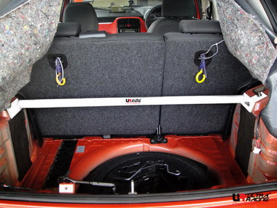 Barra de Torretas Trasera Superior Ultra Racing para Fiat Grande Punto 8V 1.4 06+