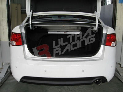 Barra de Torretas Trasera Superior 755 Ultra Racing para Kia Forte/Ceed/Koup 06-11