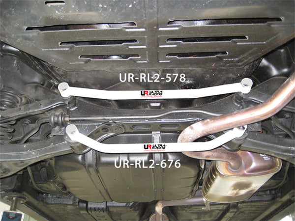 Barra Inferior Trasera 578 Ultra Racing para Hyundai i30 07-12