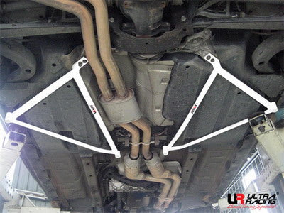 Barras Traseras/Laterales Ultra Racing para BMW E83 X3 2.5 03+