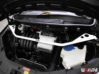 Barra de Torretas Superior Delantera Ultra Racing para Mercedes A (W169) / B (W245)