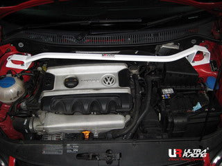 Barra de Torretas Delantera Superior 1170 Ultra Racing para VW Polo 9N 02-09 1.8T