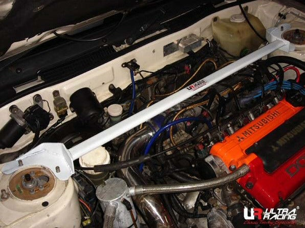 Barra de Torretas Delantera Superior Ultra Racing Mitsubishi Galant 87-93 VR4