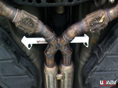 Refuerzo Inferior Central Ultra Racing para Nissan 350Z 02-08
