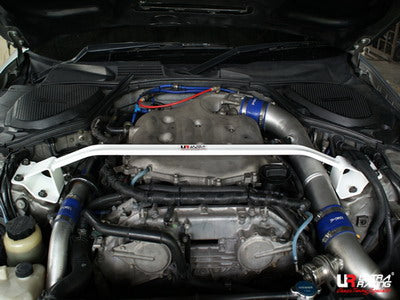 Barra de Torretas Superior Delantera Ultra Racing para Nissan 350Z 02-08