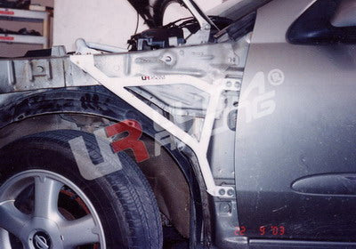 Barras de Refuerzo Ultra Racing Nissan Almera 00-05 N16/Sunny 95-99 B14