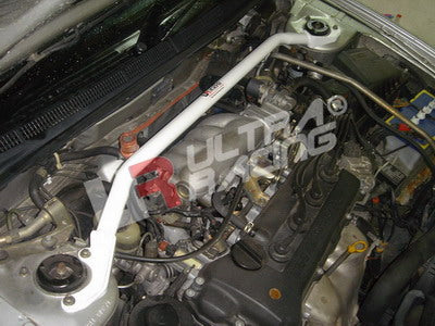 Barra de Torretas Superior Delantera Ultra Racing para Nissan Sunny 95-99 B14