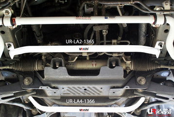 Barra Inferior Delantera Ultra Racing 1365 para Toyota Hiace/H200 04+