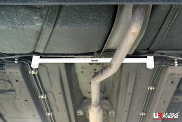 Barra de Refuerzo Inferior Central Ultra Racing para Suzuki Swift 05-09