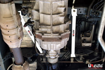 Barras Inferiores Centrales Ultra Racing para Toyota Hiace/H200 04+