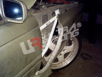 Soportes de Aleta Ultra Racing para Nissan Cefiro 88-94 A31