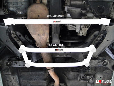 Barra Refuerzo Delantera Ultra Racing para Nissan Cefiro A33