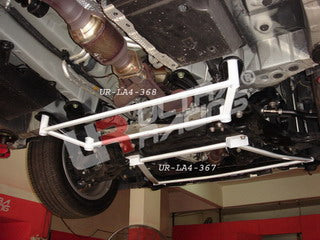Barra de Refuerzo Delantera H 367 Ultra Racing Toyota Previa 06+ 2.4