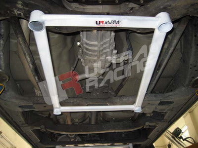 Barra Refuerzo Delantero H Ultra Racing para Isuzu D-Max 2.5D