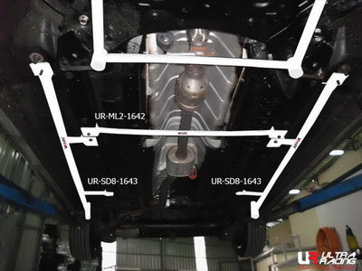 Refuerzo Inferior Central Ultra Racing para Hyundai Elantra 11-15 / I30 12-17