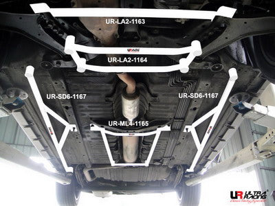 Barra Central Inferior Ultra Racing Para Nissan Cefiro A33 (98-03)