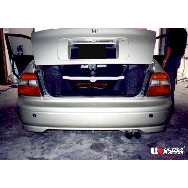 Barra de Torretas Trasera Superior Ajust. Ultra Racing para Honda Accord 94-97 2D
