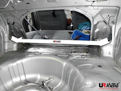 Barra de Torretas Trasera Superior Ultra Racing para Nissan Sunny 95-99 B14