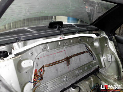 Barra de Torretas Trasera Superior Ultra Racing para Nissan Bluebird 89-93 U12 1.8