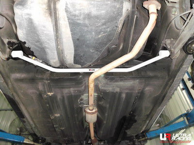 Barra Inferior Trasera Ultra Racing para Kia Rio 1.5 DC 05-10