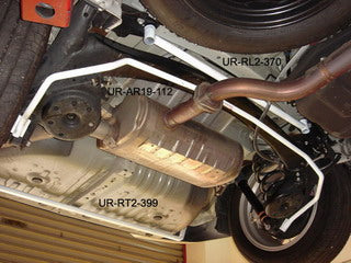 Barra Inferior Trasera Ultra Racing para Toyota Previa 06+ 2.4/3.5