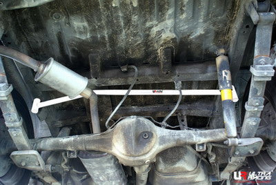 Barra de Refuerzo Trasera L. 880 Ultra Racing Nissan Serena/Vanette 91-01 C23 2.0