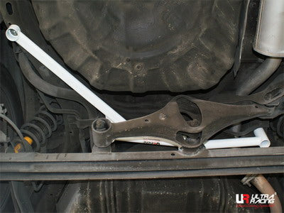 Barra de Refuerzo Trasera H Ultra Racing para Nissan Cefiro A33 (98-03)