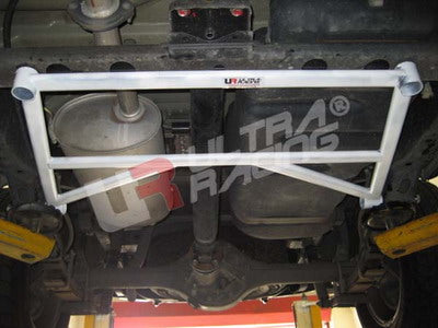 Barra de Refuerzo Trasera 690 Ultra Racing para Isuzu D-Max 2.5D Auto