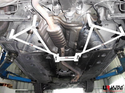 Refuerzos Laterales Traseros Ultra Racing para BMW Serie 3 E90 05+ 320