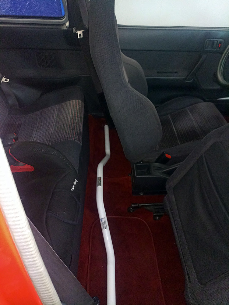 Barra de Refuerzo Ultra Racing para Suzuki Swift 89-94