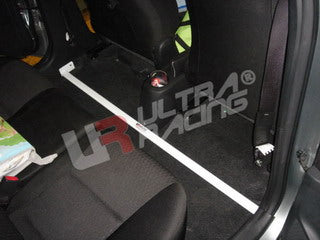 Barra de Refuerzo 637 Ultra Racing para Toyota Yaris HB/Sedan 05+