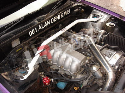 Barra de Torretas Superior Delantera Ultra Racing para Nissan Cefiro A31 (88-94)