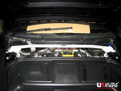 Barra de Torretas Superior Delantera 1504 Ultra Racing para Porsche 911 997 05-12 3.6
